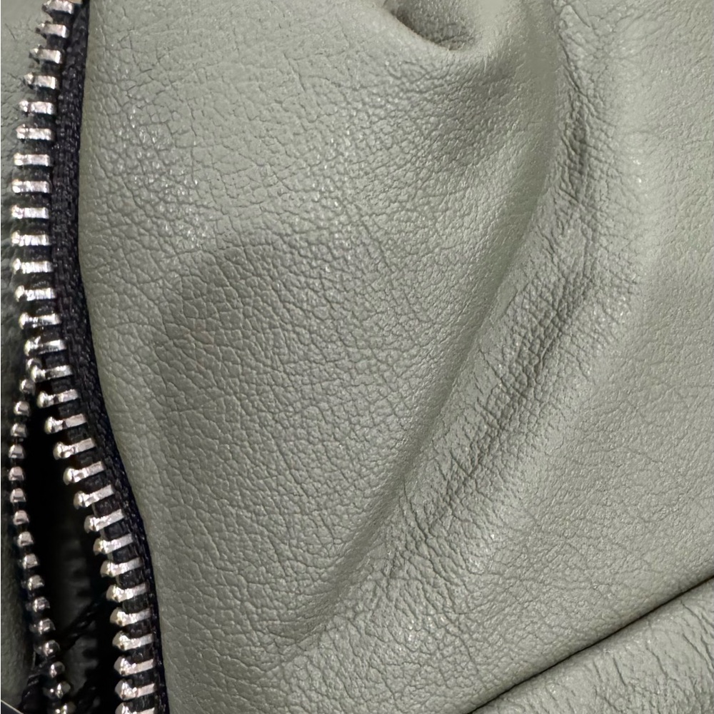 PrettyLittleThing Olive Puffer Vest - Picture 6 of 6